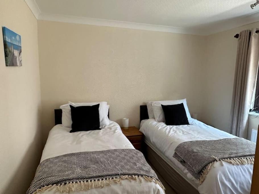 Offa'S Lodge Family Home Quiet Area With Sea Views Prestatyn Exterior photo