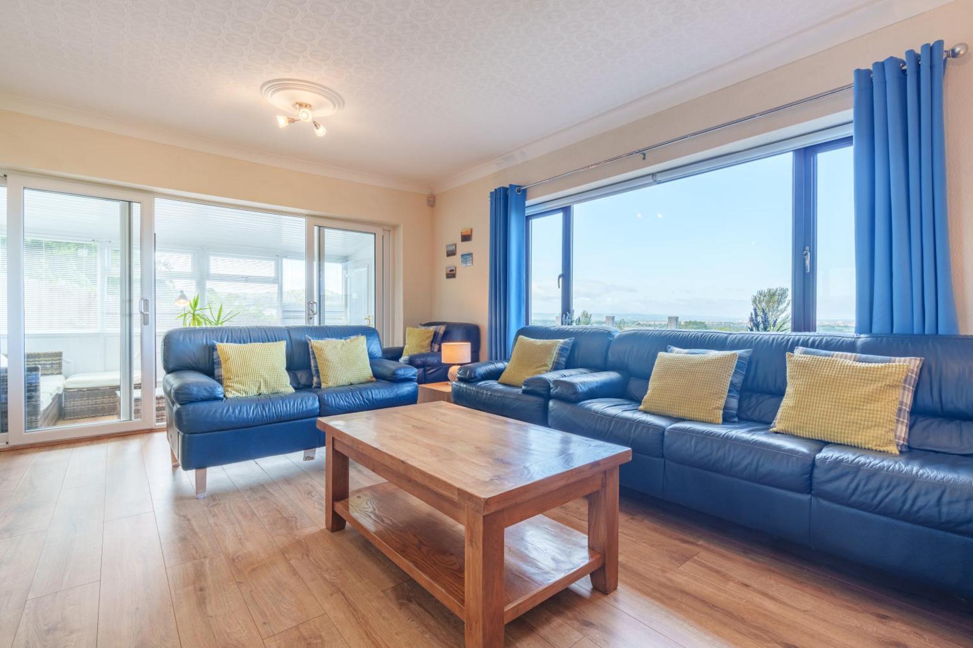 Offa'S Lodge Family Home Quiet Area With Sea Views Prestatyn Exterior photo