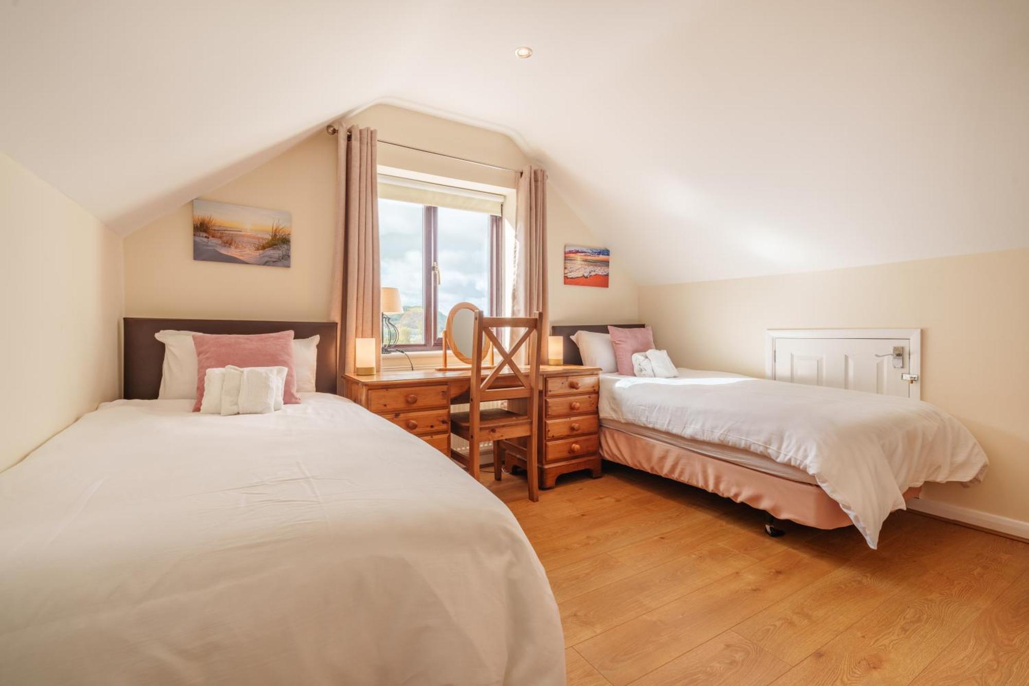 Offa'S Lodge Family Home Quiet Area With Sea Views Prestatyn Exterior photo